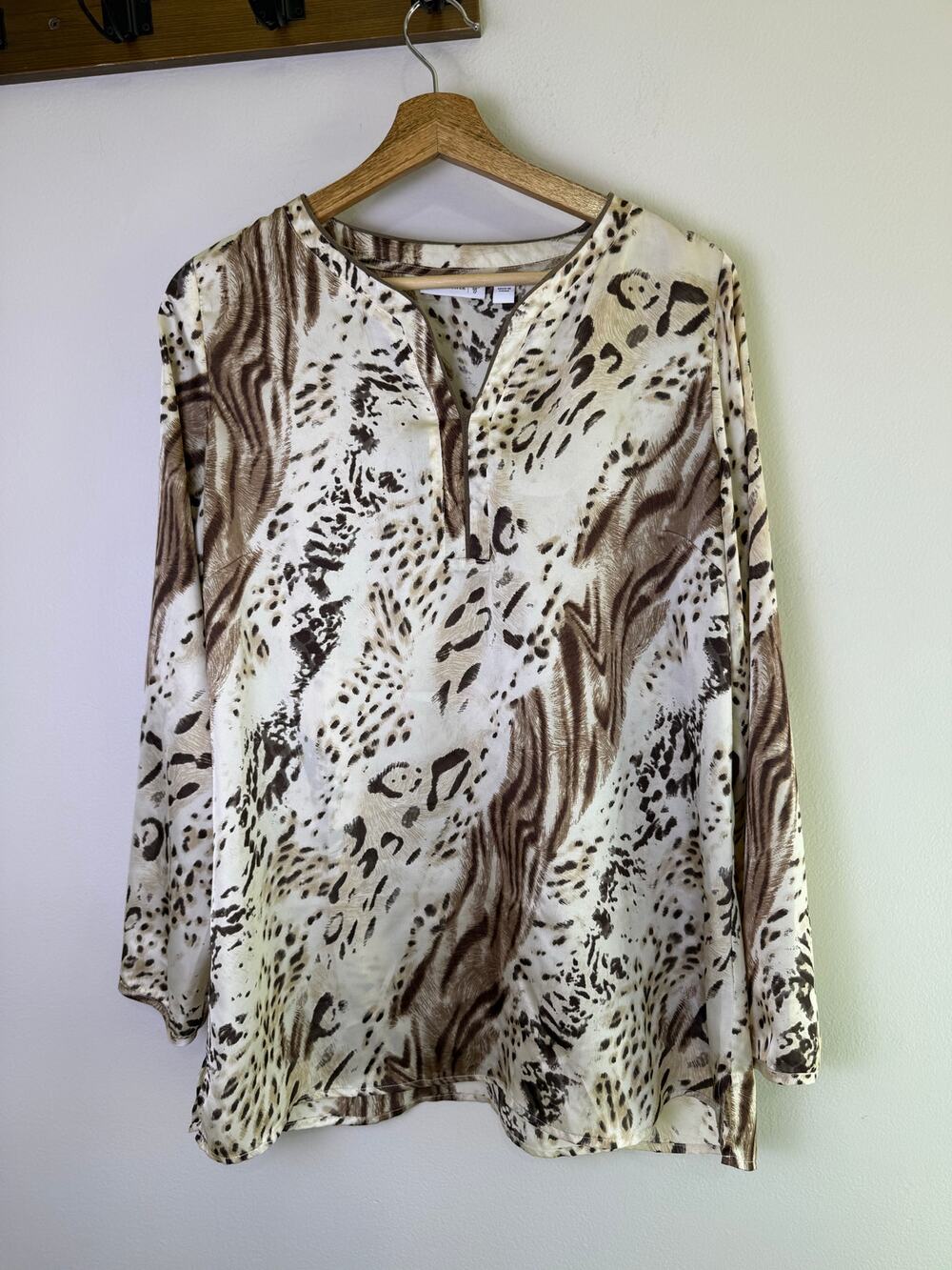 Susan Graver Animal Print Blouse Medium Brown Cream Long Sleeve Lightweight Top